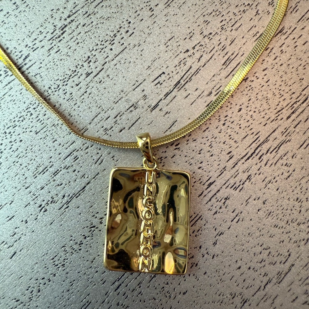 Uncommon James Elegant Pendant Necklace - Picture 4 of 8